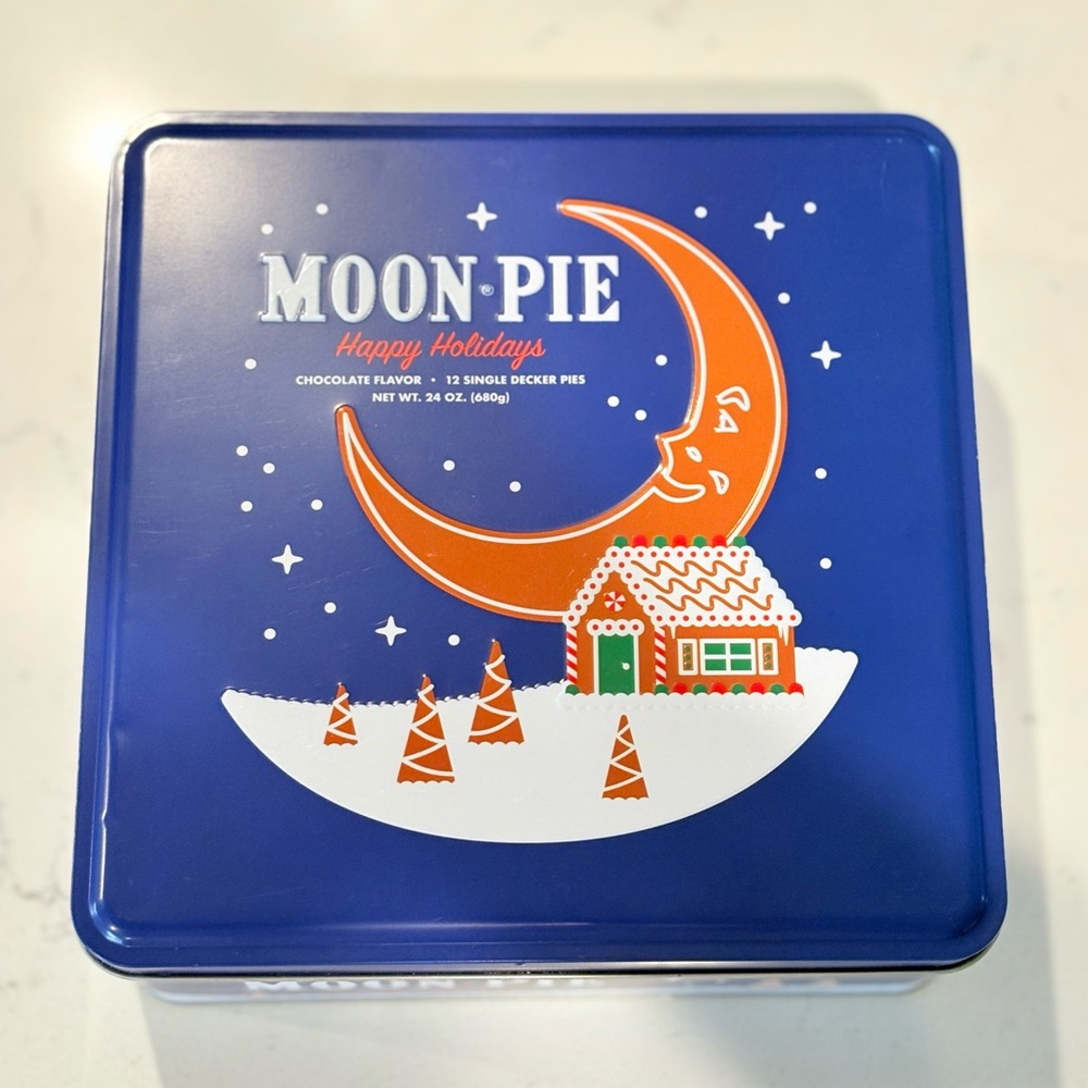 Christmas Holiday Themed Tin “Moon Pie”Empty collectable Great Condition